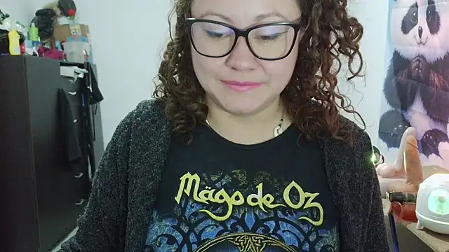 curly_greeneyed's Live XXX Chat