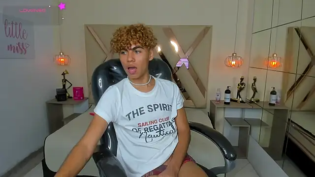 Chat XXX en directo de Anyelo_Twink
