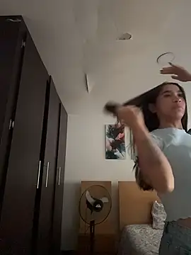 Chat +18 de JuliaaVega ao vivo