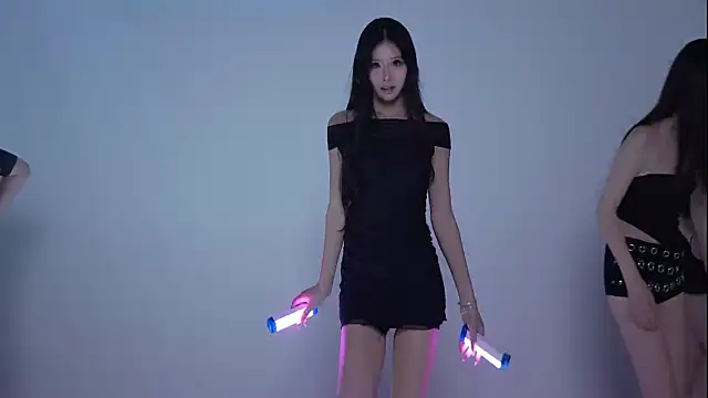 IVE-111のライブXXXチャット