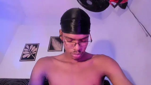 criss_zuri Show in webcam