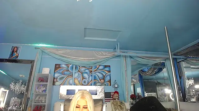 ADRIANNA_FOXのライブXXXチャット
