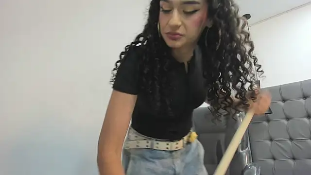 scarletcherry18's Live XXX Chat
