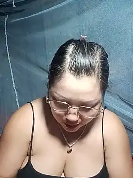 sary-hot2x's Live XXX Chat