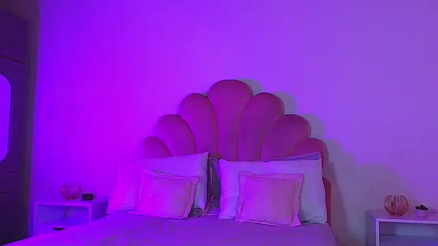 Czat XXX na żywo – MiaColucci18
