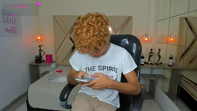 Chatroom XXX en direct de Anyelo_Twink