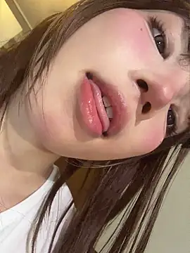 צ'אט XXX בשידור חי של Yiyi-707