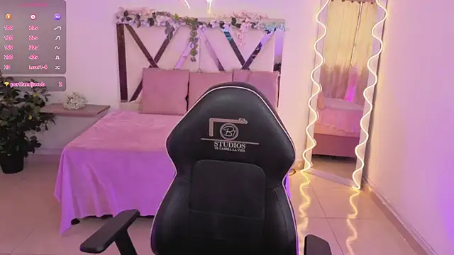 ZURY_TAY's Live XXX Chat