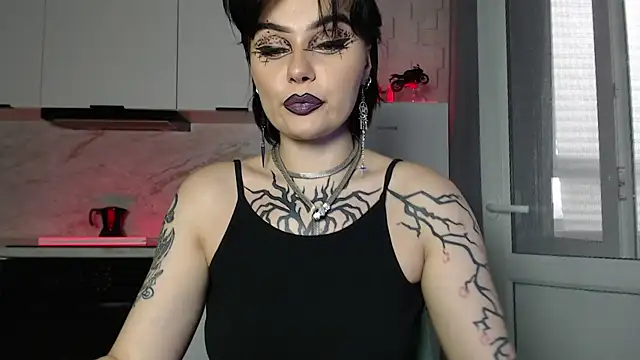 IntrigueYourDayn Live XXX chat