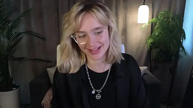 NoraMoreau live XXX chat