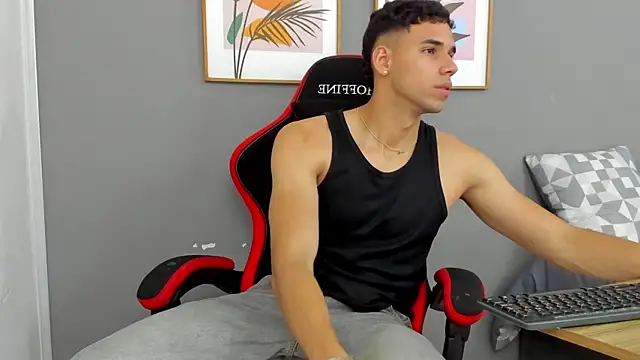 XXX chat uživo modela Santana_maximo