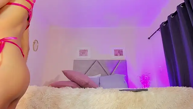 Chat +18 de NicoleeJoness ao vivo