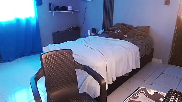 Mr_yisuzz live XXX chat