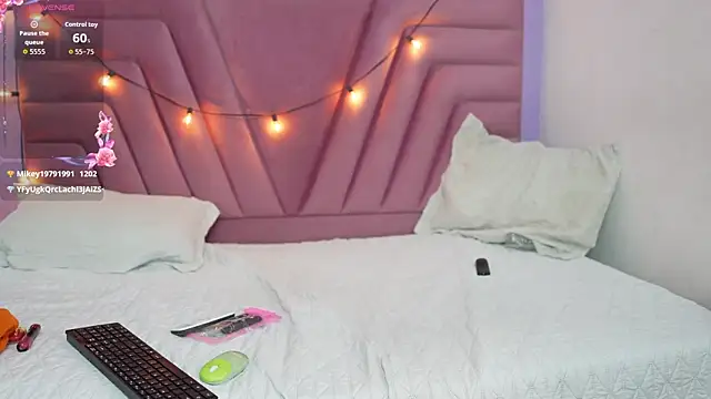 hornybarelylegalgirl Live XXX-Chat