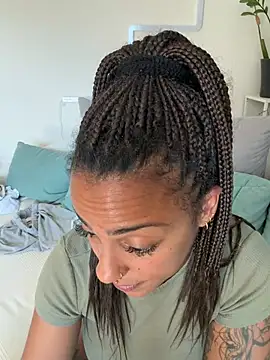 SweetPetiteNoir Chat XXX live