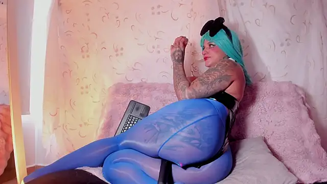 Chat XXX en directo de KuraiBi