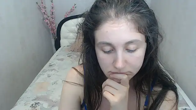 Holliy_Cooper Adlı Modelin Canlı XXX Sohbeti