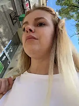 Chat XXX en directo de HarrietDart