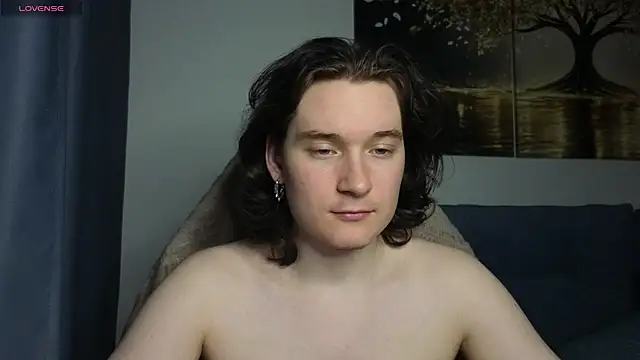 MoreRealAlex's Live XXX Chat