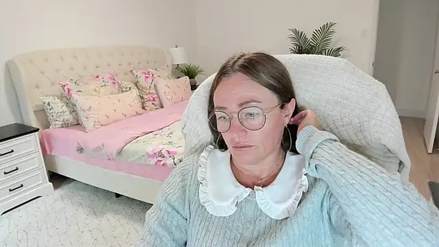Vika73 即時 XXX 聊天
