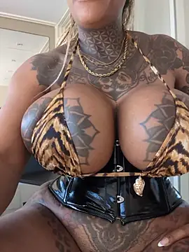 XXX chat uživo modela DarkDea