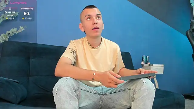 Rowan_Cley élő XXX-chatje