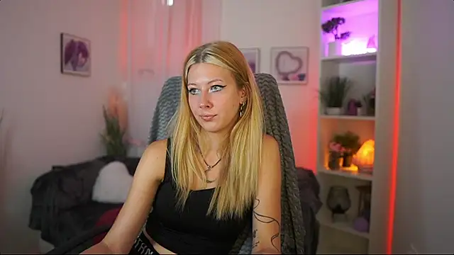 EmilySwann_ Adlı Modelin Canlı XXX Sohbeti
