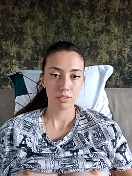 הופעת וובקאם של VirginPussySquirt