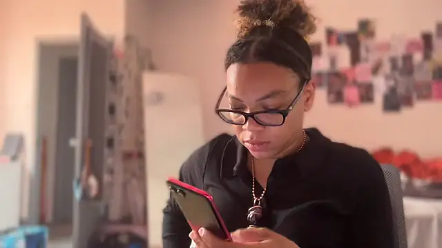 Chatroom XXX en direct de zahrabliss