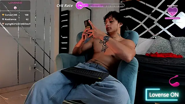 แชท XXX สดของ JayTaylorr