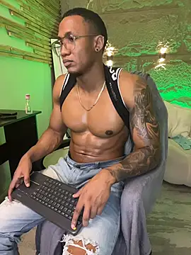 LoganVarelaのライブXXXチャット