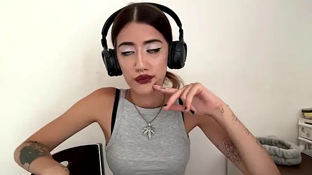 Chat +18 de JuliaPierce ao vivo