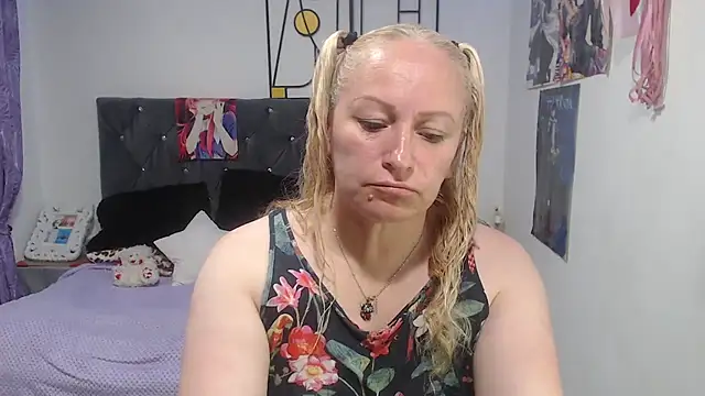Czat XXX na żywo – emperabigbootybigass