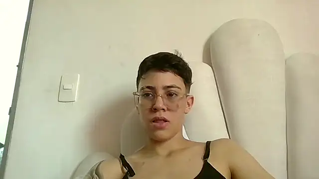 Cutie_Shy_ élő XXX-chatje
