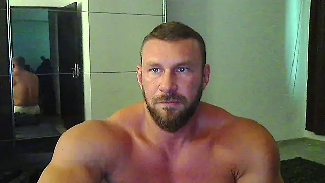 muscularkevinのライブXXXチャット