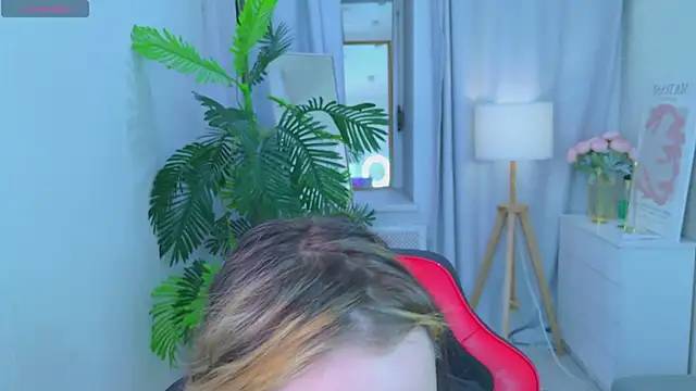 Oksi_Koxy Adlı Modelin Çevrimdışı XXX Sohbeti