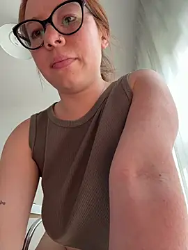 redheaddoll22 Live XXX Chat