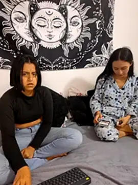 Chat +18 de emily_n_abby ao vivo