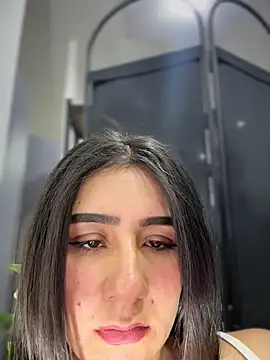 CAROLINE__07 Adlı Modelin Canlı XXX Sohbeti