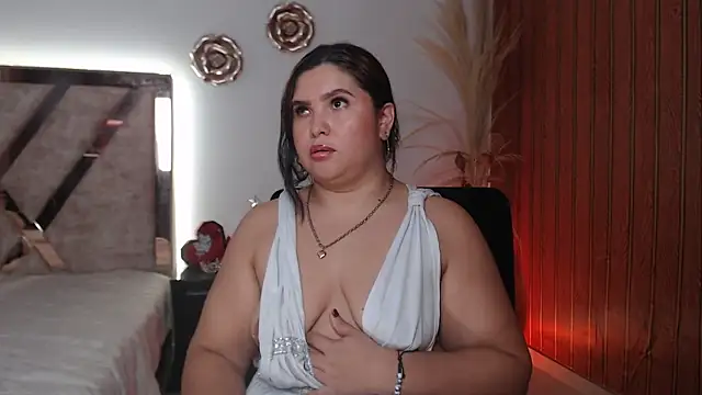 AGATHAA_WHITE live XXX chat