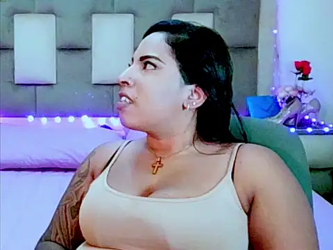 indiantopaz694u's Live XXX Chat