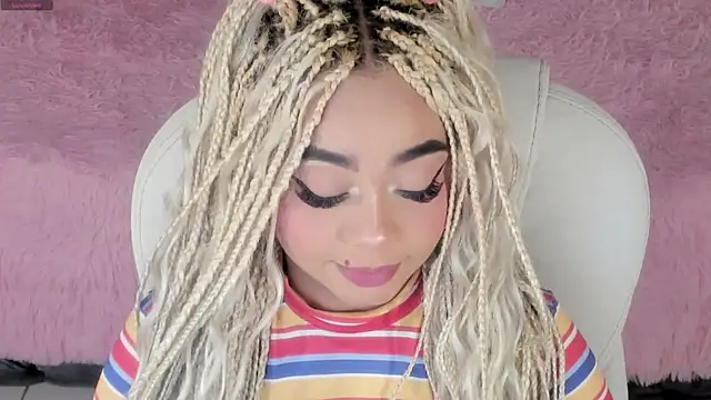 Chat +18 de conny__curly ao vivo