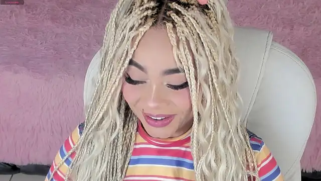 conny__curly Adlı Modelin Canlı XXX Sohbeti
