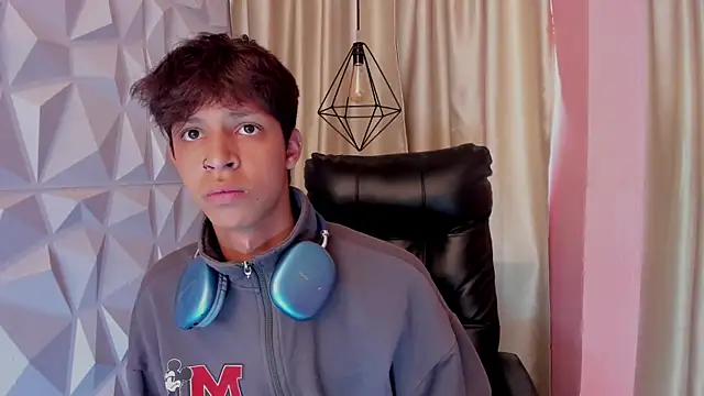 Ethan_qop's Live XXX Chat