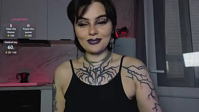 IntrigueYourDay's Live XXX Chat