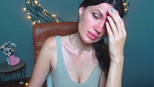 צ'אט XXX בשידור חי של MilaLoona