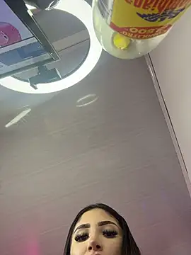 Živý XXX chat babyy_nicols_m