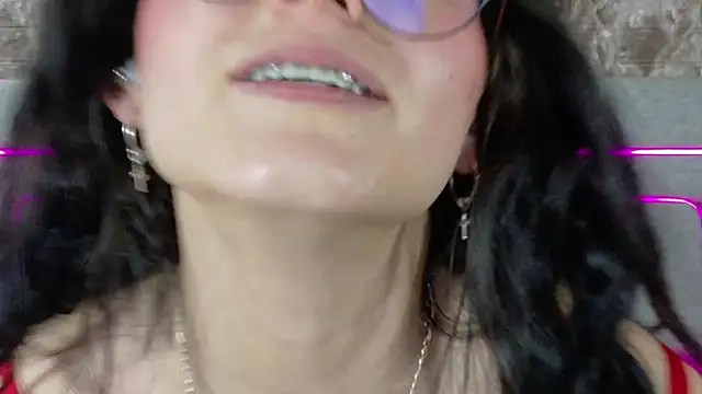 Naomimolie Chat XXX in diretta