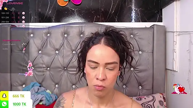 LAILAGUMMY élő XXX-chatje