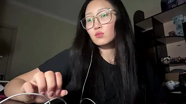 Chatroom XXX en direct de QueenOfCute